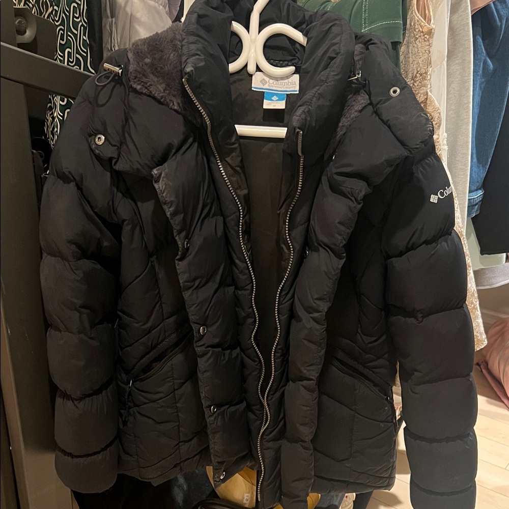 Columbia womens Black Puffer Jacket BROKEN ZIPPER!!!! (not shown in picture)